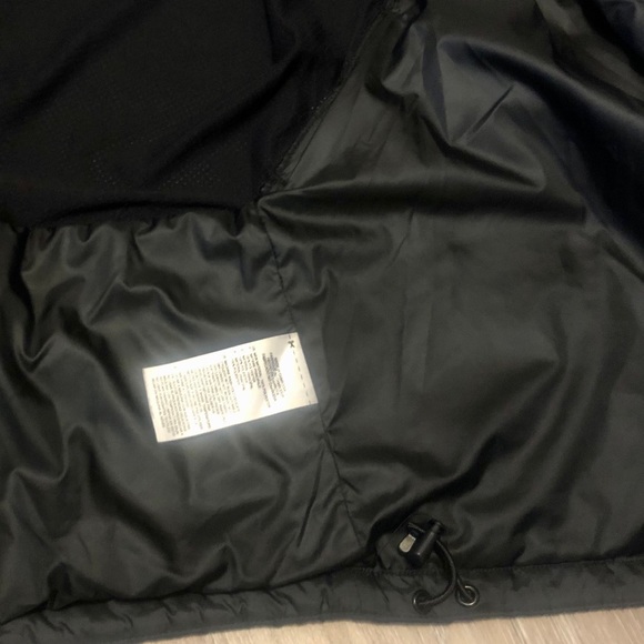 Lightweight Reebok Vest - Picture 7 of 9